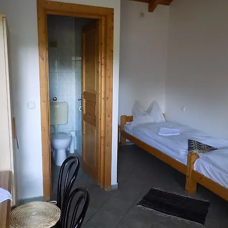 Platan Panzio לינה וארוחת בוקר 3*