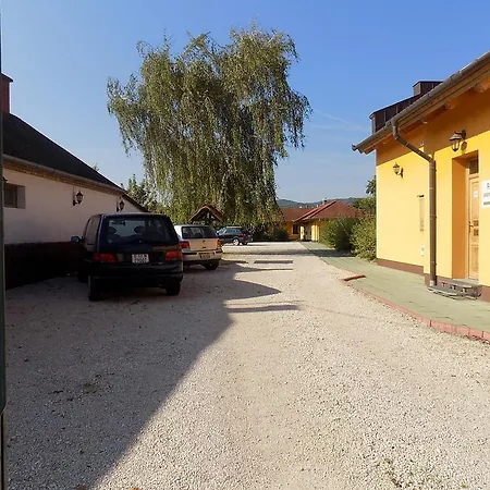 Platan Panzio לינה וארוחת בוקר 3*