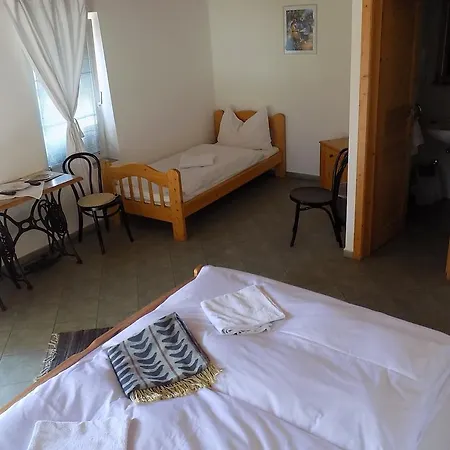 לינה וארוחת בוקר Platan Panzio Nyúl